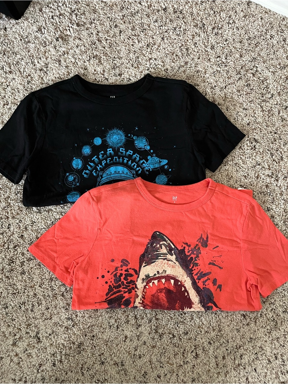 Gap Boys Cotton T-Shirt Bundle 2 Pack Medium Shark Astronaut Design - Picture 1 of 3